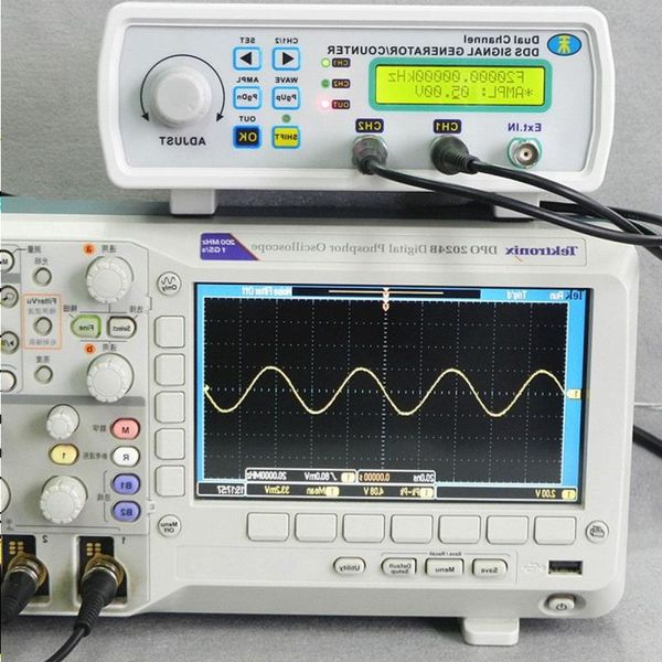 Digitaler DDS Zweikanal-Signalquellengenerator Arbiträrwellenform-Frequenzmesser 200MSa/s 6MHz Kqxgv