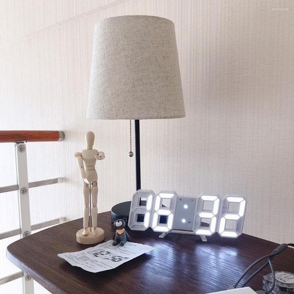 Lampade da tavolo Orologio elettronico a LED 3D Luce notturna decorativa da tavolo Lampada da scrivania digitale Plug-in USB Sonno per camera da letto