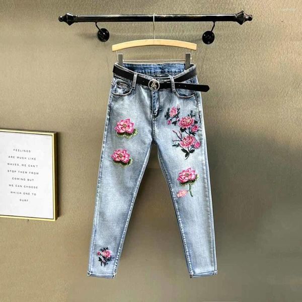 Jeans da donna Pantaloni a matita in denim con applicazione di rose rosse Pantaloni slim a vita alta da donna con ricamo casual azzurro