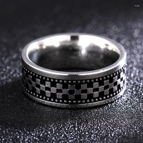 Anéis de cluster na moda criativo simples desing preto e branco xadrez cruz anel fino masculino festa jóias acessórios presente