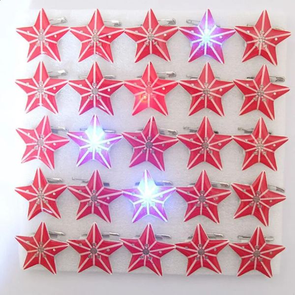 Led Rave Toy 25 pz Star LED Spilla lampeggiante Pin Light Up Badge Glow Gioielli Regalo Giocattoli Festa Cosplay Compleanno Matrimonio Natale navidad 231109