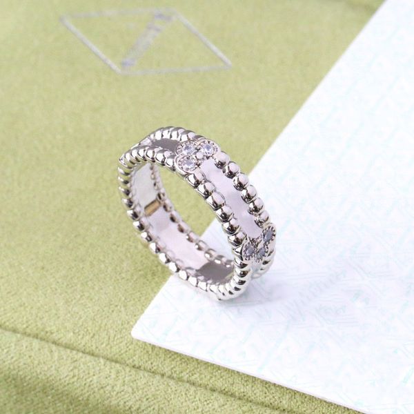 anelli Anello di design Forma di petalo Gioielli da donna di lusso Semplice classico diamante a tre colori Incisione sul retro Regali alla moda meravigliosamente