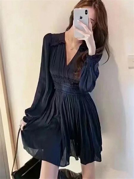 Casual Kleider Damen Satin Tiefes V Plissee Minikleid 2 Farben Elastische Hohe Taille Weibliche Lange Laternenhülse Temperament Robe 2023 Herbst