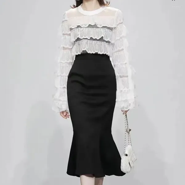 İş Elbiseleri Sonbahar Moda İki Parça Set Zarif Kadın Dantel Katmanları Fırıltılar Beyaz O Boyun Gömlekleri Yüksek Bel Siyah Denizkızı Uzun Etek Takımları