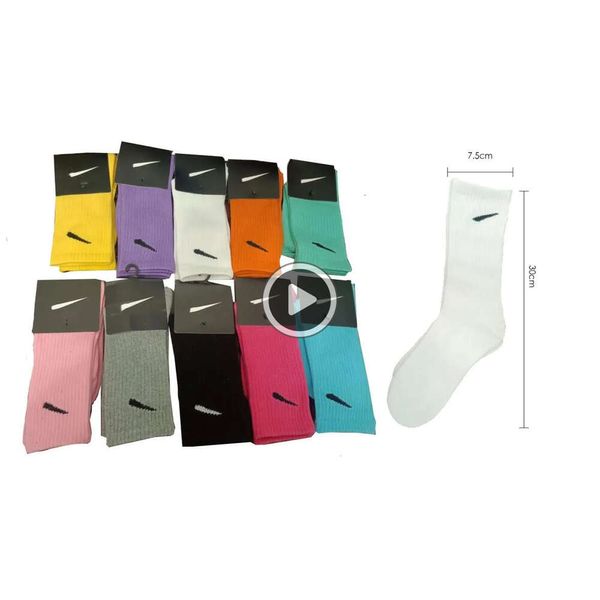 Großhandel Socken Herren Damen Strümpfe Reine Baumwolle 10 Farben Sport Socken Buchstabe NK Print EIV5