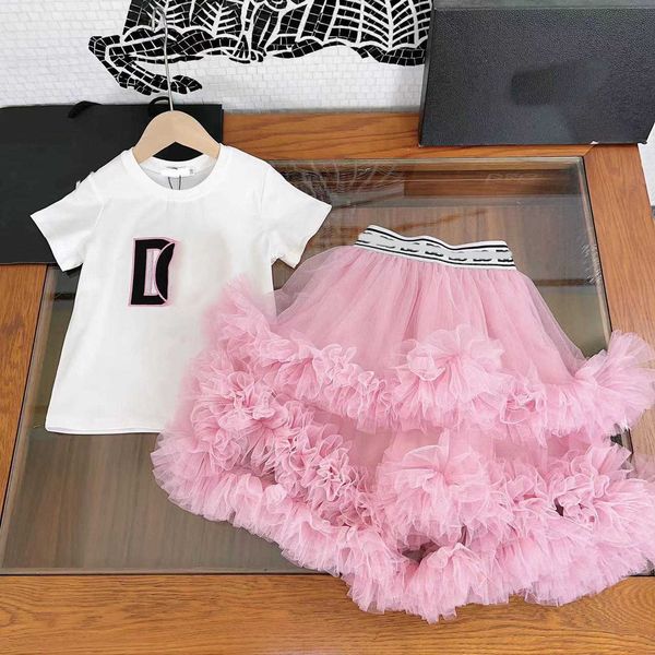 Abiti da festa firmati per bambini Set di gonne Set per bambini Girocollo per ragazze T-shirt con ricamo in puro cotone con lettera Torta Filato a rete Gonne lunghe a metà vestito