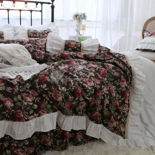 Bedding Sets Super Luxury Toupet Capa Conjunto de algodão Lace Ruffle Cormes Florals Fertinhas saia Brophases Linen Europe