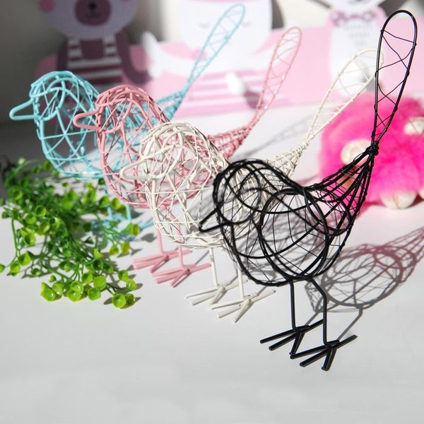 Figurine decorative Metallo Filo di ferro Uccello Modello cavo Artigianato artificiale Decorazione domestica europea alla moda Arredamento regalo Tavolo da scrivania