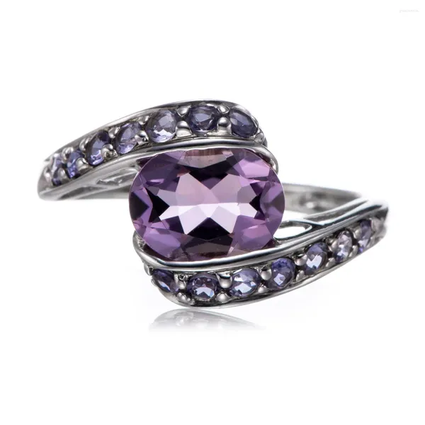 Cluster-Ringe: 7 x 9 mm großer Amethyst- und Iolith-Rhodium-Ring aus Sterlingsilber