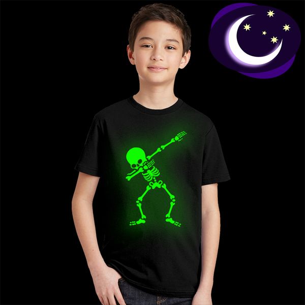 T-shirts karanlıkta parlıyor Dabbing kafatası serin tişört çocuklar için kızlar kızlar yaz tişört çocuklar hip hop rock tshirt yürümeye başlayan bebek üst tee 230410