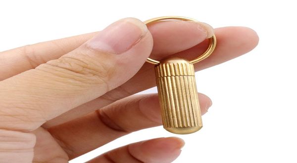 Nuovo arrivoAlta qualità NUOVO Mini ottone Capsule Coltello tascabile Portatile EDC Coltelli multiuso Coltello da sopravvivenza Portachiavi Ciondolo Gadget Lett1240222