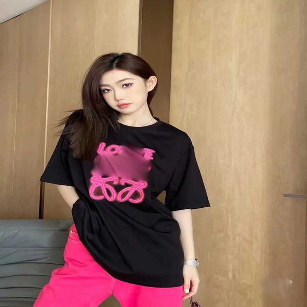 Maglietta da donna nuova firmata Correct Spring Street Luojia 23SS T-shirt a maniche larghe con ricamo al neon rosa fluorescente pigro OS