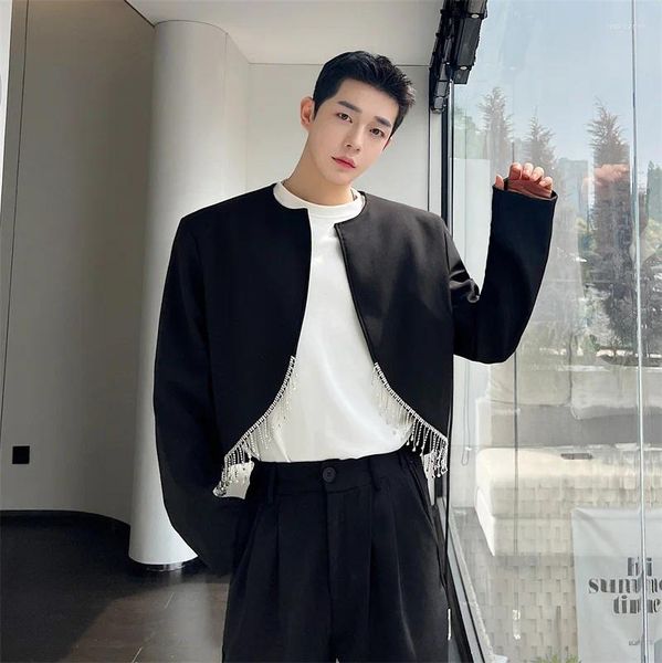 Männer Jacken SYUHGFA Kleidung 2023 Herbst Koreanische Kurze Stil Strass Quasten Lose Mantel Mode Kragenlose Jacke Für Männliche