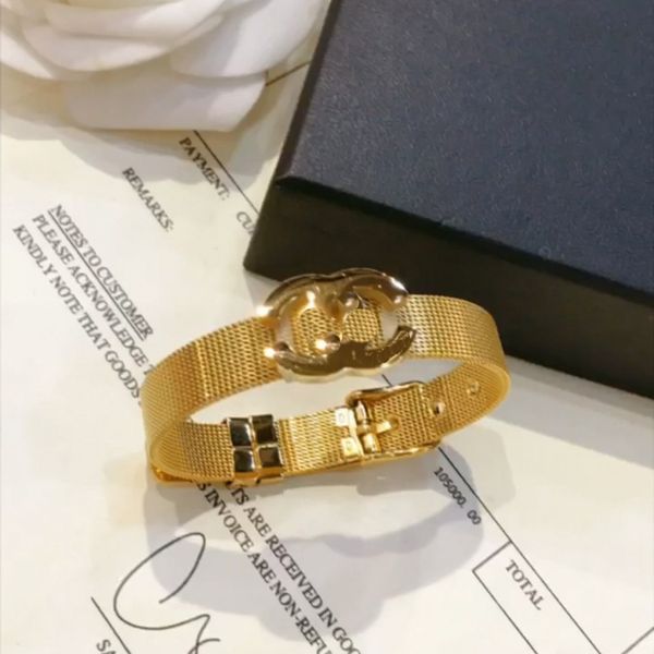 Designer Love Bangle Gold Spring 2023 Love Bracelets Jóias de jóias de moda Bracelete de punho de punho projetado para mulheres jóias de aço inoxidável atacado com caixa
