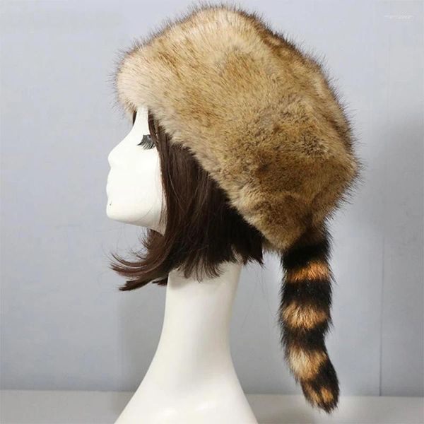 Berets Faux Raccoon Fur Chapéu Mulheres Inverno Flat Top Caps Headgear Macio Alta Qualidade Moda Quente Russo Mongol com Caudas