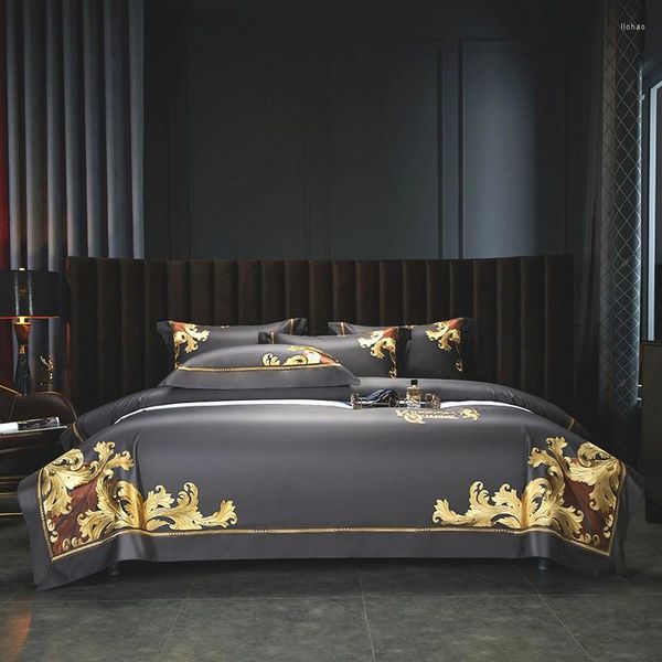 Set di biancheria da letto Set di cotone ricamato in oro di lusso 4 pezzi Biancheria da letto europea in tinta unita Copripiumino grigio scuro Federe per lenzuolo