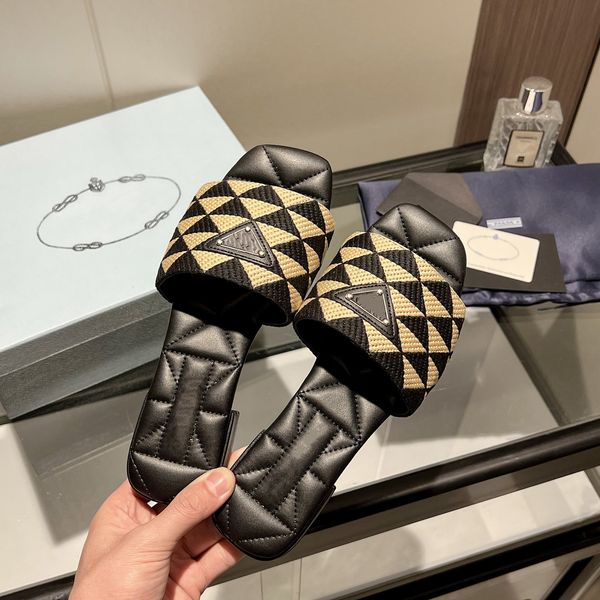 Prades Scarpe da esterno Triangolo in rilievo in rilievo Slivelle di sandali ricamato in piscina in tessuto Jacquard Slide di metallo Muli a maglietta da donna Flip Flip Flops SCRI SC