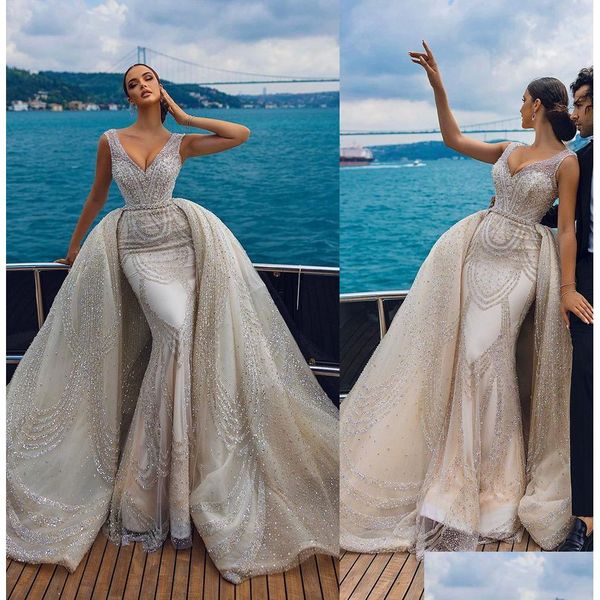 A linha vestidos de casamento luxuoso vestido de casamento dubai frisado cristais strass vestidos de noiva com decote em v com trem destacável robe de mar dhmmw