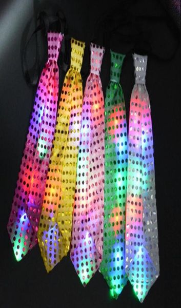 Leuchtende LED-Schleife, leuchtende Pailletten-Krawatten, veränderbare Farben, Krawatte, LED-Faser-Krawatte, blinkende Krawatte für männliche Frauen, Jubel-Requisite, Zubehör 7697775