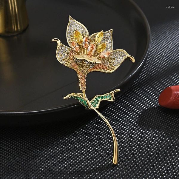 Spille Moda High-end Lady Elegante fiore di magnolia Squisiti accessori assortiti Pin Produttori Regali all'ingrosso