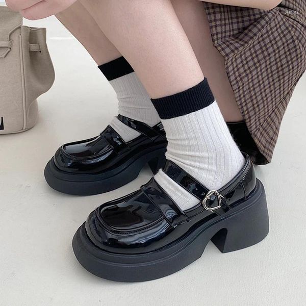 Kleidschuhe 2023 Plattform Mary Janes Japanischer Stil Mädchen Casual Kawaii Reine Farbe Frau Schnalle Vintage Medium Heels Sandalen