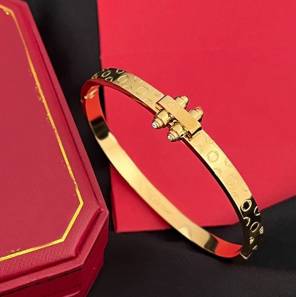 T GG Bracciale rigido di design placcato oro 18k da donna Nuovo marchio di lusso Gioielli da polso Catena in pelle modellata Lettera di diamanti intarsiata Acciaio inossidabile Impermeabile Non Fa