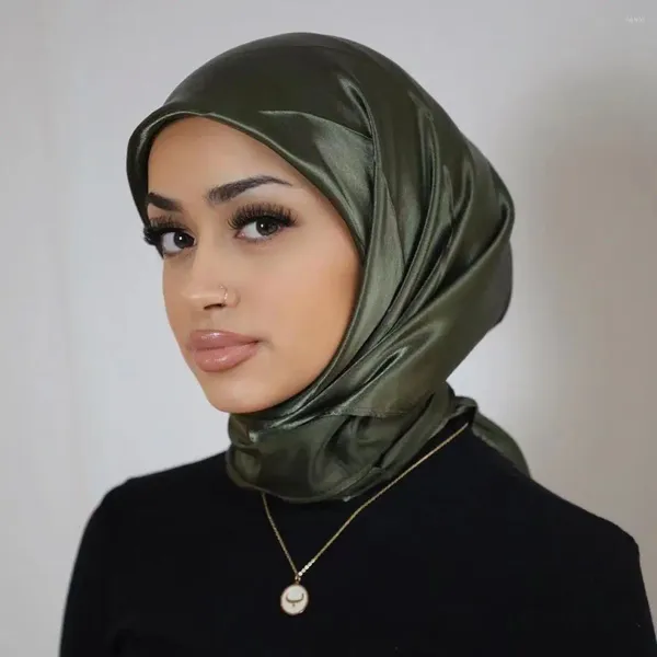 Ethnische Kleidung 125 125 cm einfarbiger quadratischer Satinschal Hijabs für Frau Plain Medine Seidenschleier Muslim Damen Hijab Sets Islam Turban Haar