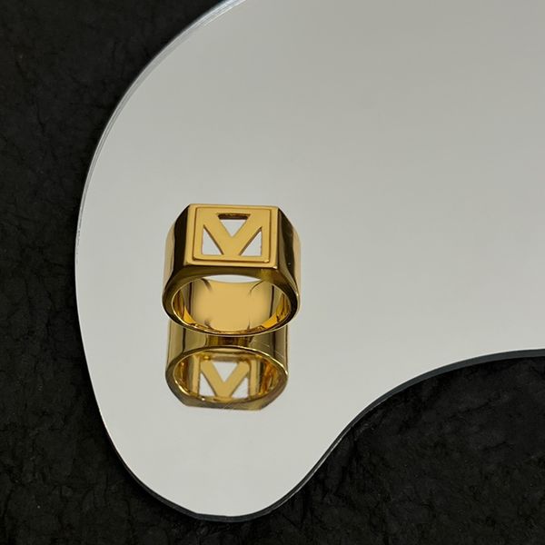 Luxus-Mode-Paar-Stil, personalisierter Ring, Vintage-Buchstabe V, glattes Gesicht, dicker Ring, Chassis-Ring, einzigartiger Unisex-Designer-Schmuck, hochwertiger Kupfer-Charm-Ring