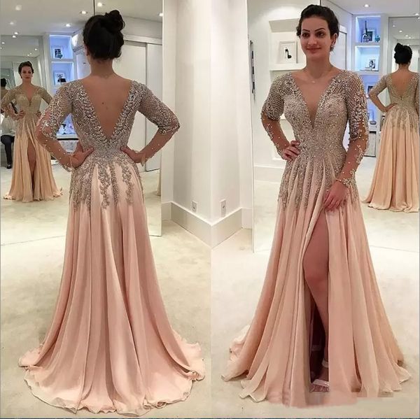 Aso Ebi 2023 Sexy Champagne Mãe da Noiva Vestidos Profundo Decote Em V Beads Cristal Mangas Compridas Backless Chiffon Side Split Até O Chão Vestidos de Noite Vestidos de Baile