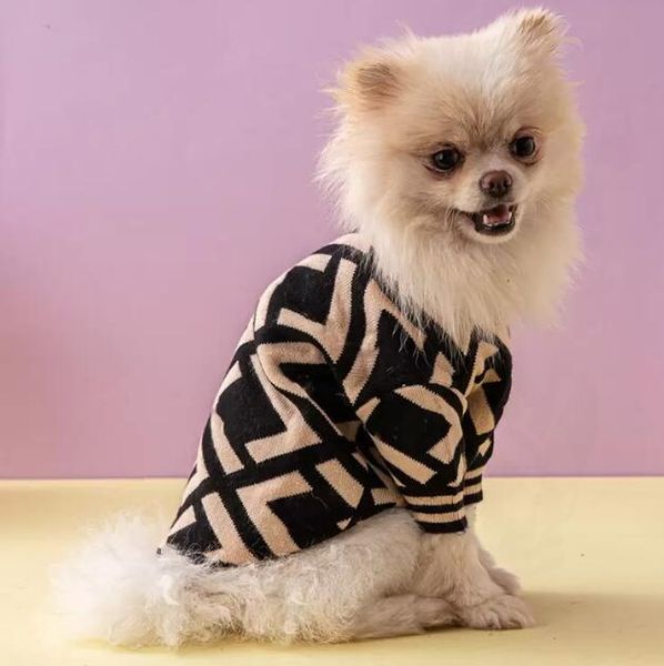 Dog Apparel Designer Roupas de cães Padrão de carta para Bulldog chihuahua filhote de inverno suéter quente suéteres gatos moletons cães casaco