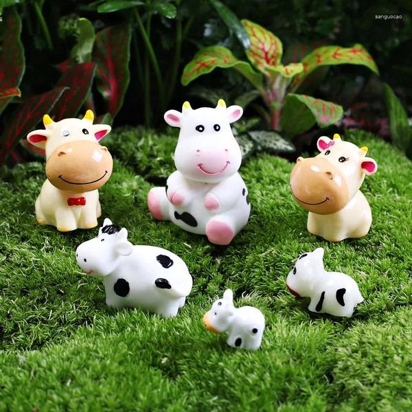 Decorazioni da giardino Cute Cow Doll Baby Figurine Miniature Decorazione della casa Accessori Kawaii Decor Gift Party Ornamenti fai da te