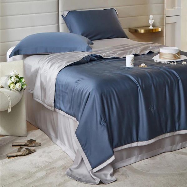 Set di biancheria da letto 2024 Copripiumino lenzuolo matrimoniale in cotone semplice a quattro pezzi ricamato confortevole blu scuro grigio