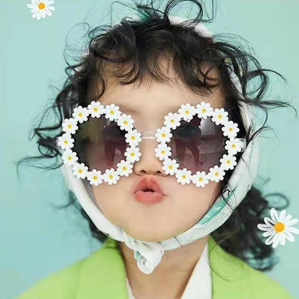 Sweet Girls Flowers Occhiali da sole Factory Eyewear per bambini Cornice rotonda Daisy Frame UV 400 Occhiali da spiaggia Protezione solare per bambini Principessa adumbrale