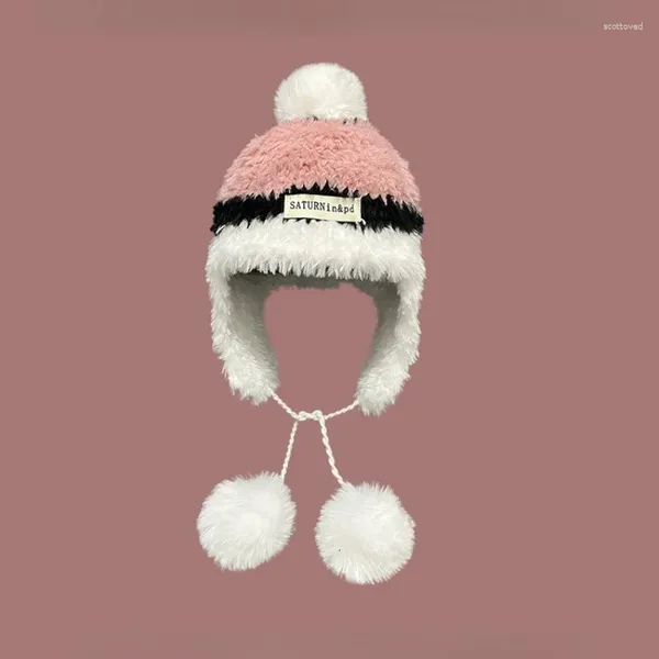Береты, корейские милые и милые комочки волос, соответствующие цветам, вязаная шапка с ушками, женские зимние плюшевые теплые универсальные шапки-бомберы с надписью на шнуровке