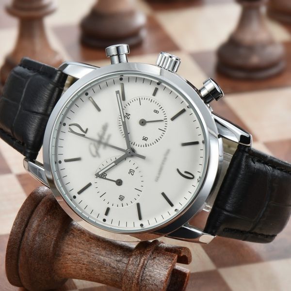 Männer Luxusdesigner Automatische Quarz Männer Auto Vielseitigkeit Chronograph Blue Watch Movement Leder Band 5 Hände Uhren G1