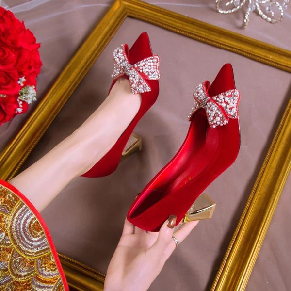 Sapatos de vestido vestido de casamento dois usa sapatos de casamento crianças salto grosso vestido vermelho chinês salto alto sapatos de noiva 231110