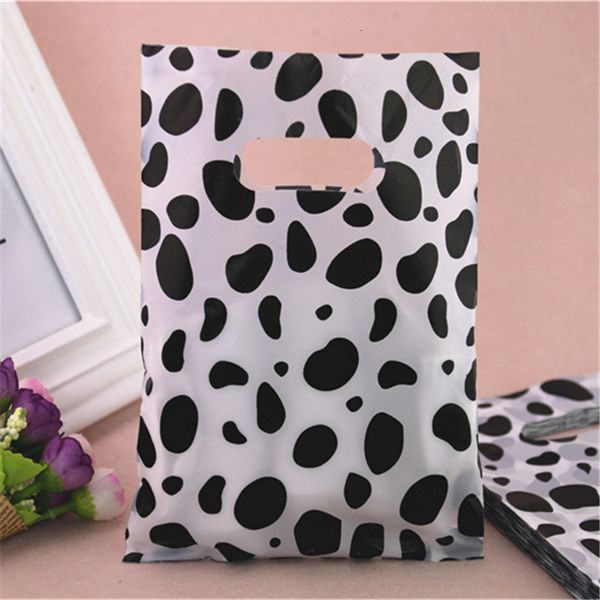 Presente em estilo de presente, 100pcslot 1520cm Milk Cow Design Sacos de embalagem com alças compras de plástico 230411