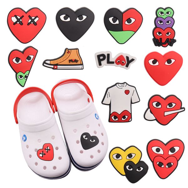 Sıcak satış 50-100 pcs kırmızı kalp tişört sandalet ayakkabı takıları çocuk ayakkabı düğmesi aksesuarları çiftler için croc jibz tatil hediyeleri uygun