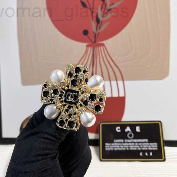 Pins, broches designer 18k banhado a ouro marca de luxo designers preto e branco diamante pérola impressão moda mulheres casal amor festa de casamento jóias presente gias