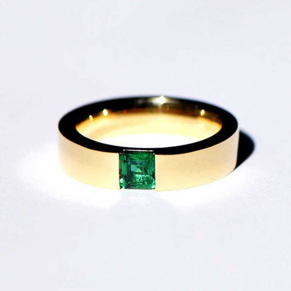 Bandringe Wunderschöner natürlicher Edelstein Smaragdring Goldfarbe eingelegte grüne Zirkonringe für Männer Brautverlobung Jubiläumsfeier Schmuck P230411