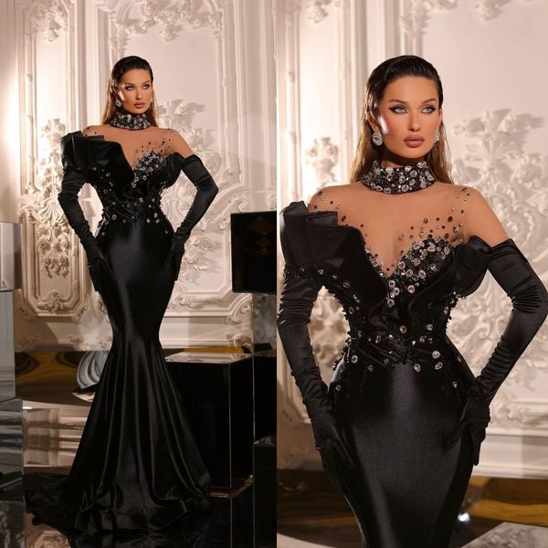 Stilvolle schwarze Meerjungfrau-Abschlussball-Kleider Sheer Neck High Ruched Party Kleider Kristalle Strass Spitze Maßgeschneidertes Abendkleid