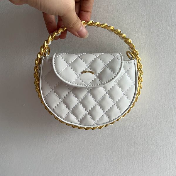 Mini Mini redondo redondo portátil Bag de Metal Metal Circle Circular Hardware de ouro Patente de couro Quilted Flap ombro Bolsa de luxo de luxo Bolsa de luxo para noite bolsa 16c