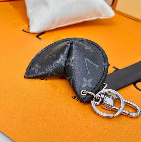 French brand high quality unique luxury men's and women's leather keychain gifts men's and women's souvenirs