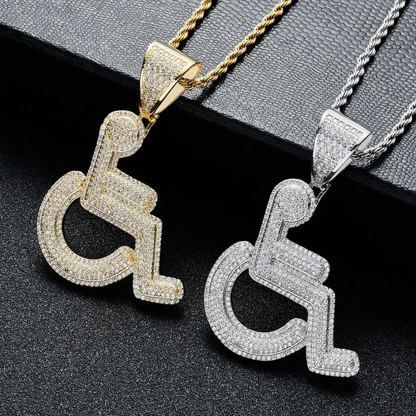 Girocolli AZ Hip Hop Sedia a rotelle Handicap Segno Collana con pendente Color oro Fascino Bling Zircone cubico Gioielli da uomo ghiacciati 231110