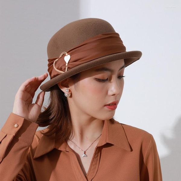 Cappello a tesa avara cappello donna autunno e inverno lana decorazione amore cupola arricciata doppio top moda coreana feltro