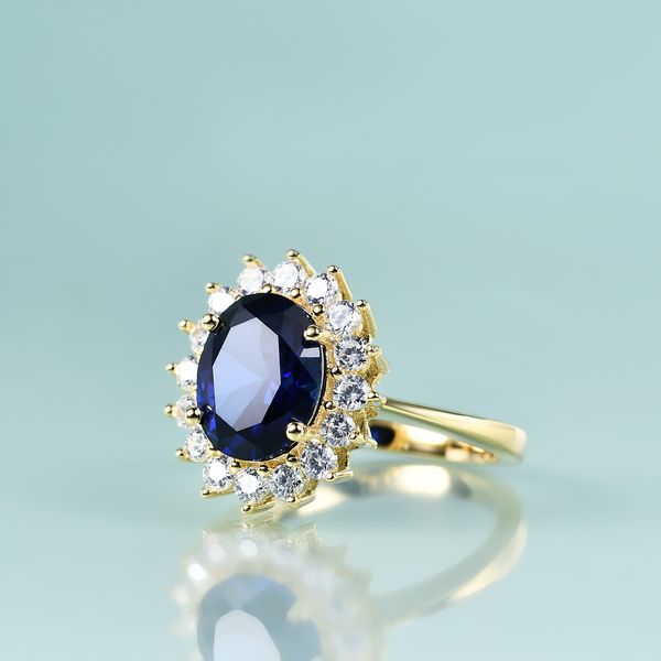 С боковыми камнями Красота драгоценного камня Эффектное обручальное кольцо в стиле принцессы Дианы из стерлингового серебра 14 карат с позолотой Лабораторный синий сапфир Кольцо с камнем 230411