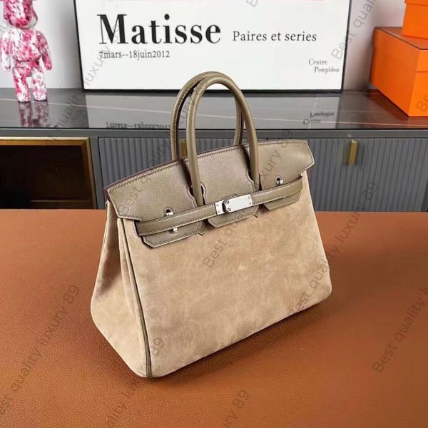 Bolsa de marca Tote Bolsas de luxo todas as bolsas personalizadas à mão emenda de pele de veado original importada de couro especial de alta qualidade 22K bolsa de banquete de hardware galvanizado