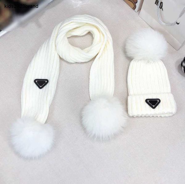 Nuovo set di sciarpe per bambini Abito invernale caldo firmato Berretto per bambini lavorato a maglia 2 pezzi Cappelli e sciarpe all'uncinetto lavorati a maglia 12 * 120 CM Nov10