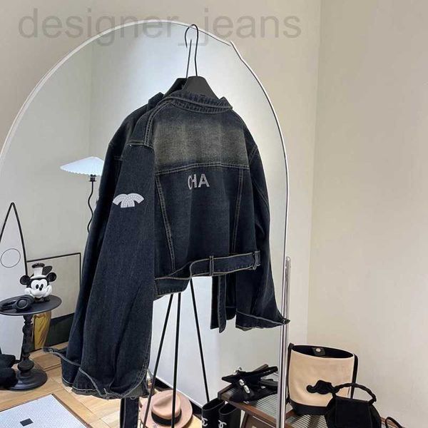 Kadın Ceketler Tasarımcısı Yeni Sonbahar Lüks Moda C Mektubu Amerikan Old Wash Ceket Ütüli Elmas Tasarım Sensiyesi Dantel Up Sonbahar Kısa 3dqr