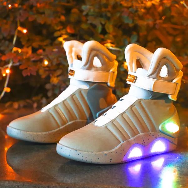 Stivali per adulti Ricarica USB Led Scarpe luminose per la moda da uomo Illuminano gli uomini casual Ritorno al futuro Sneakers luminose 231110